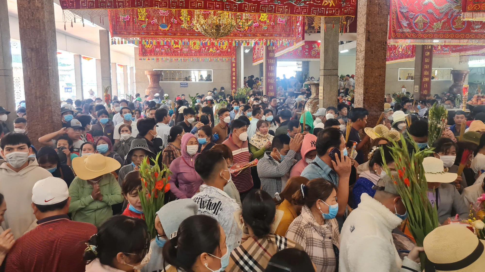 Bất ngờ lượng kh&aacute;ch du xu&acirc;n v&ugrave;ng Bảy N&uacute;i v&agrave; Ph&uacute; Quốc- Ảnh 23.