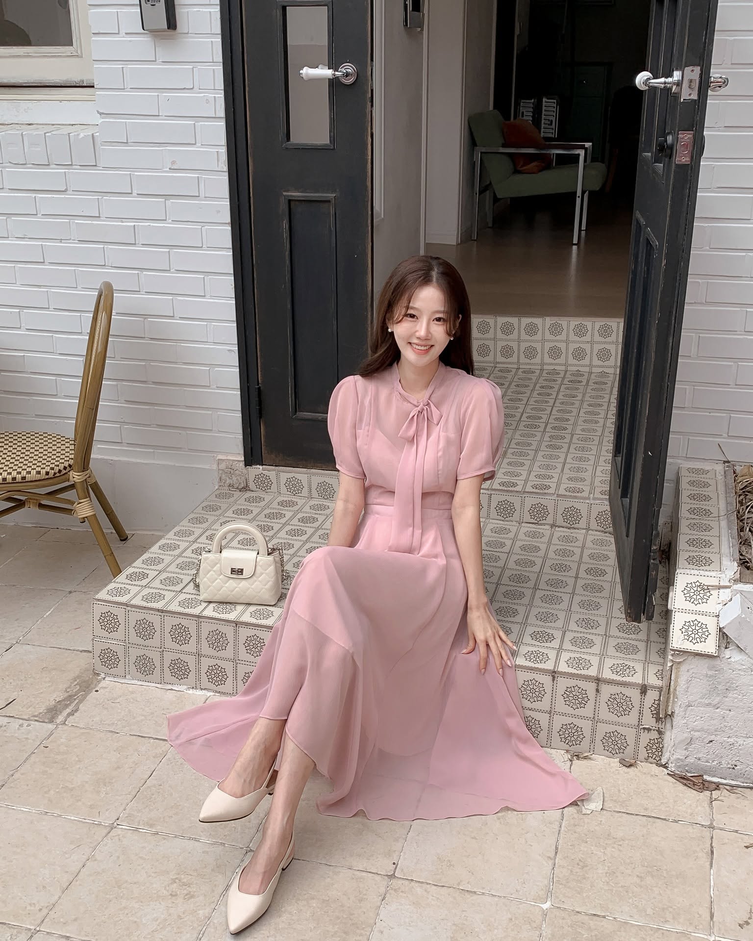 4 công thức trang phục đạt chuẩn thanh lịch để đi chúc Tết- Ảnh 9. 4 công thức trang phục đạt chuẩn thanh lịch để đi chúc Tết- Ảnh 9.