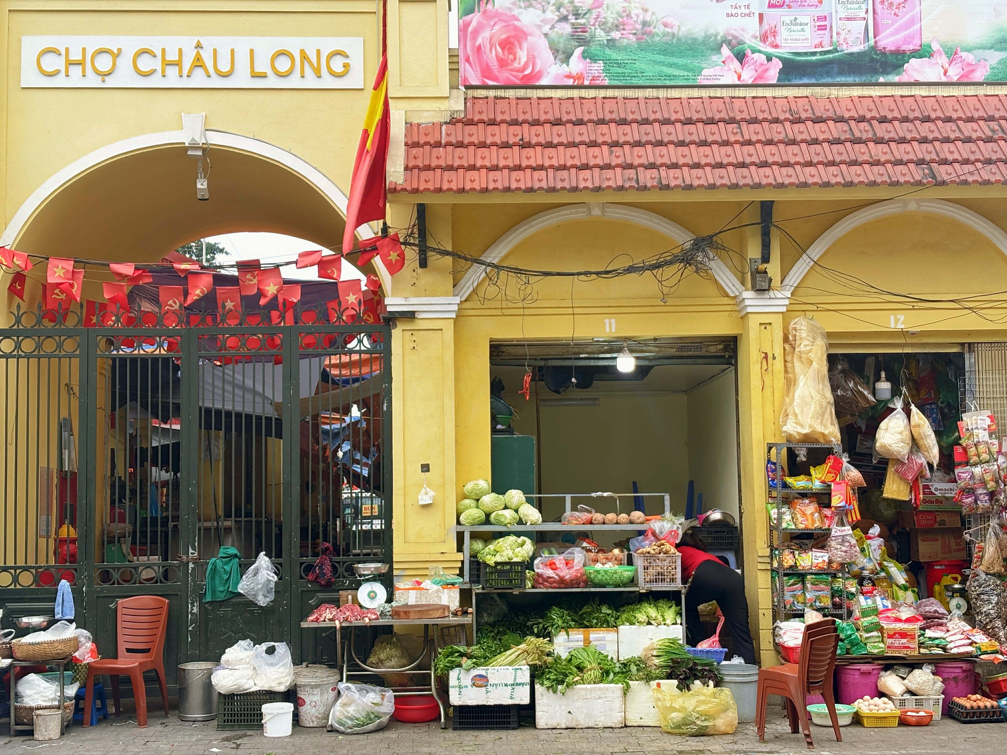 Đi chợ những ngày đầu tiên của năm: Không thiếu thứ gì, bún - phở - rau xanh đắt hàng- Ảnh 8. Đi chợ những ngày đầu tiên của năm: Không thiếu thứ gì, bún - phở - rau xanh đắt hàng- Ảnh 8.