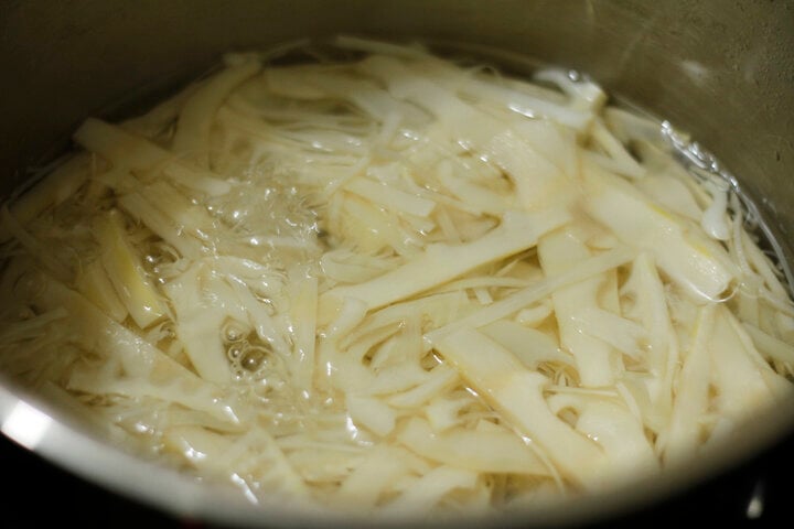 Nấu canh măng chớ bỏ qua 3 thao t&aacute;c quan trọng: Măng mềm nhừ, m&ugrave;i kh&ocirc;ng hăng, nước canh trong- Ảnh 2.