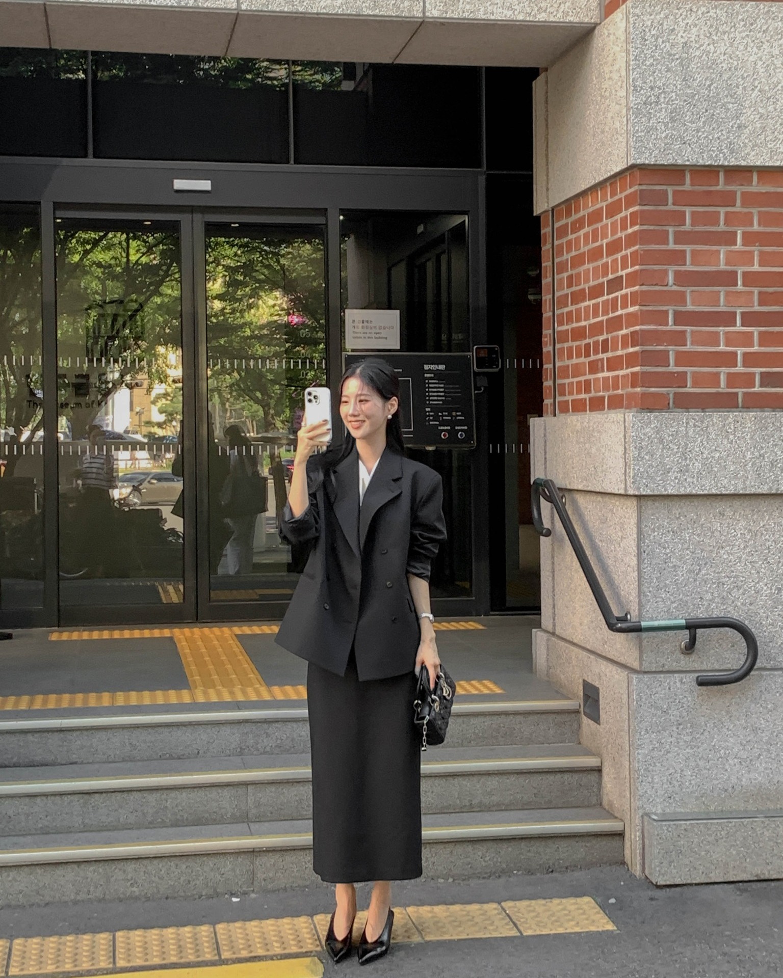 4 công thức trang phục đạt chuẩn thanh lịch để đi chúc Tết- Ảnh 7. 4 công thức trang phục đạt chuẩn thanh lịch để đi chúc Tết- Ảnh 7.