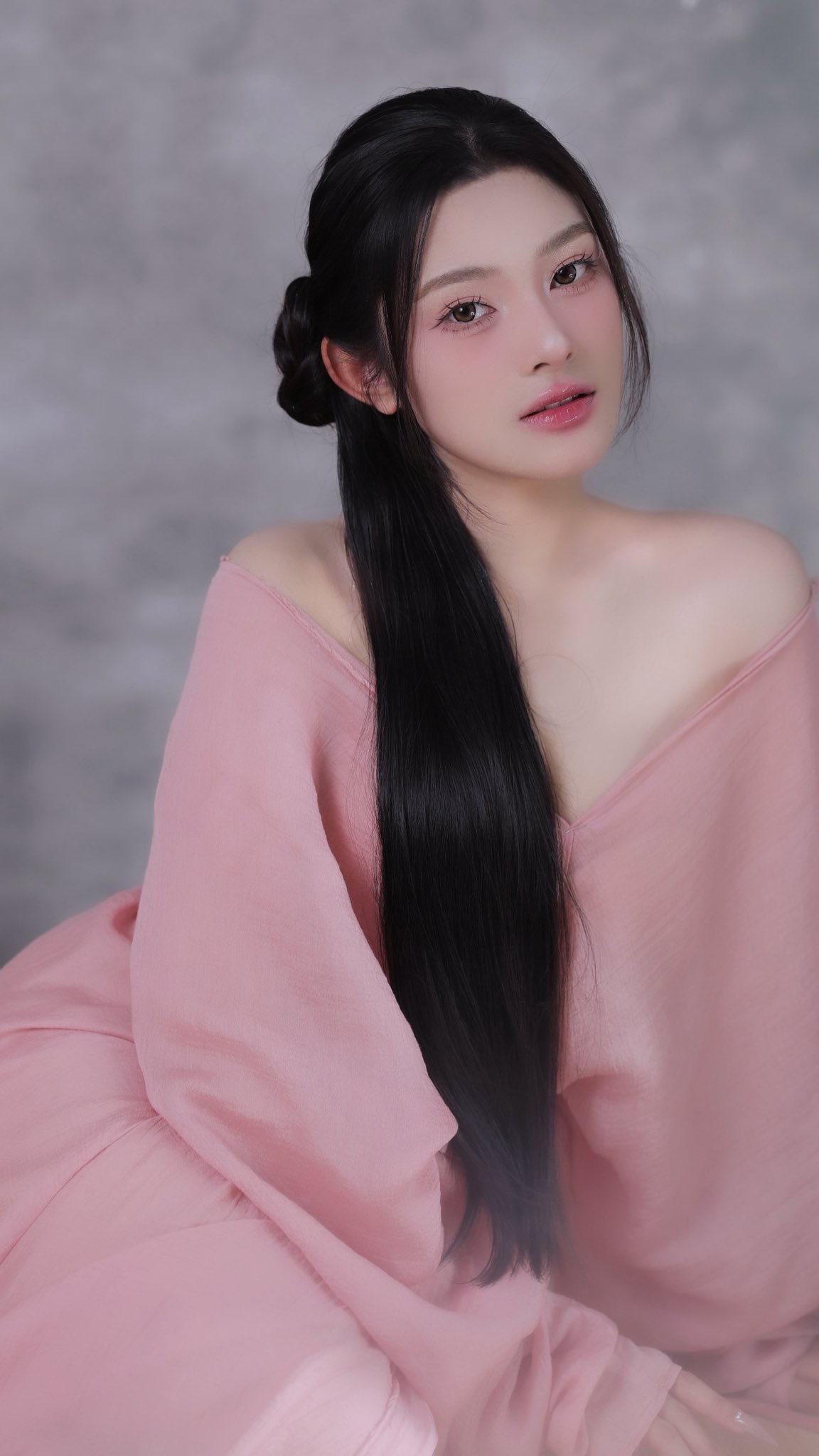 Diễn vi&ecirc;n Thanh Sơn đang hẹn h&ograve; với Hoa kh&ocirc;i k&eacute;m 15 tuổi?- Ảnh 4.