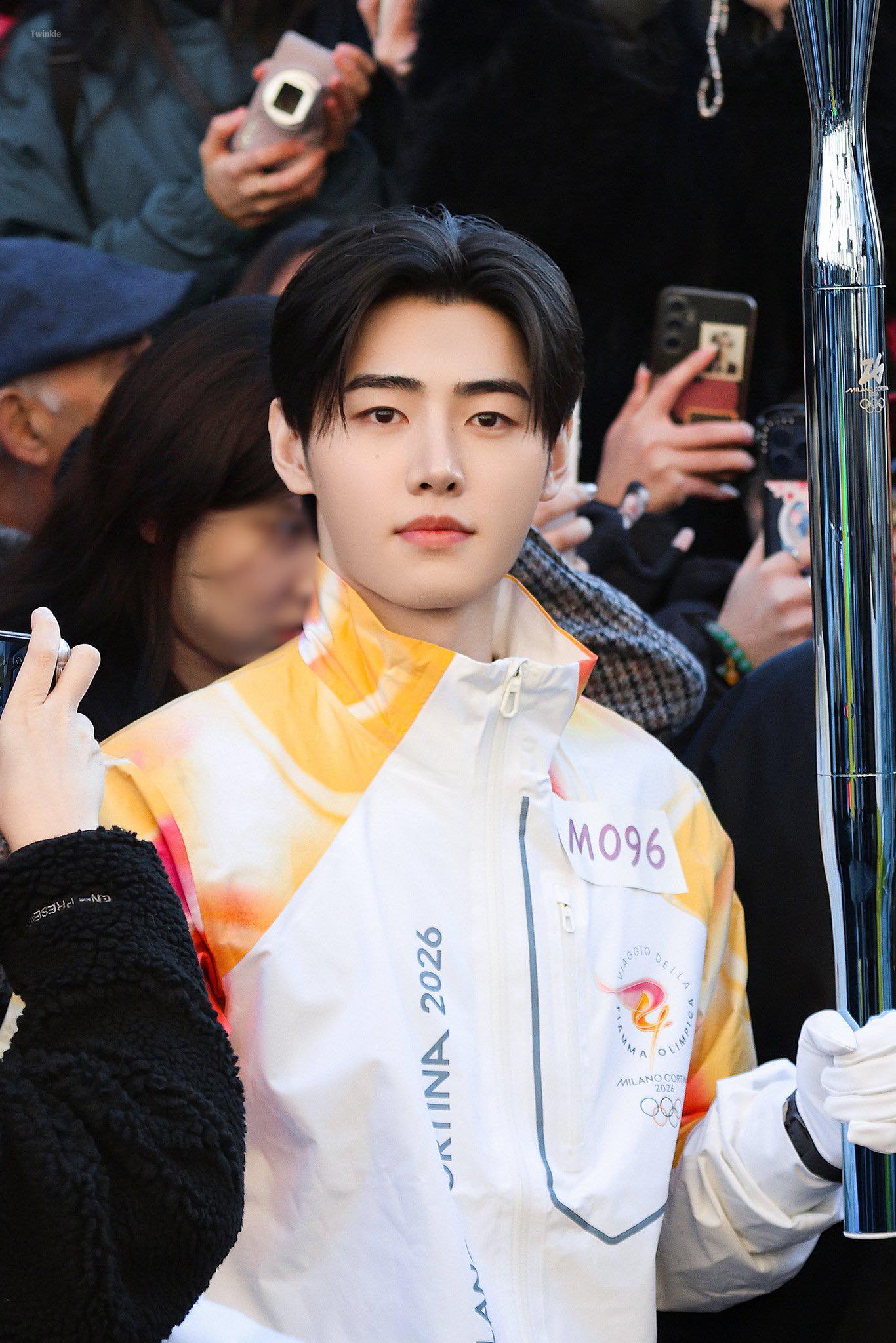 Showbiz c&oacute; mỹ nam 15 tuổi đ&atilde; gi&agrave;nh huy chương bạc ch&acirc;u &Aacute;, nay l&agrave; đại sứ tại sự kiện thể thao lớn nhất h&agrave;nh tinh- Ảnh 2.