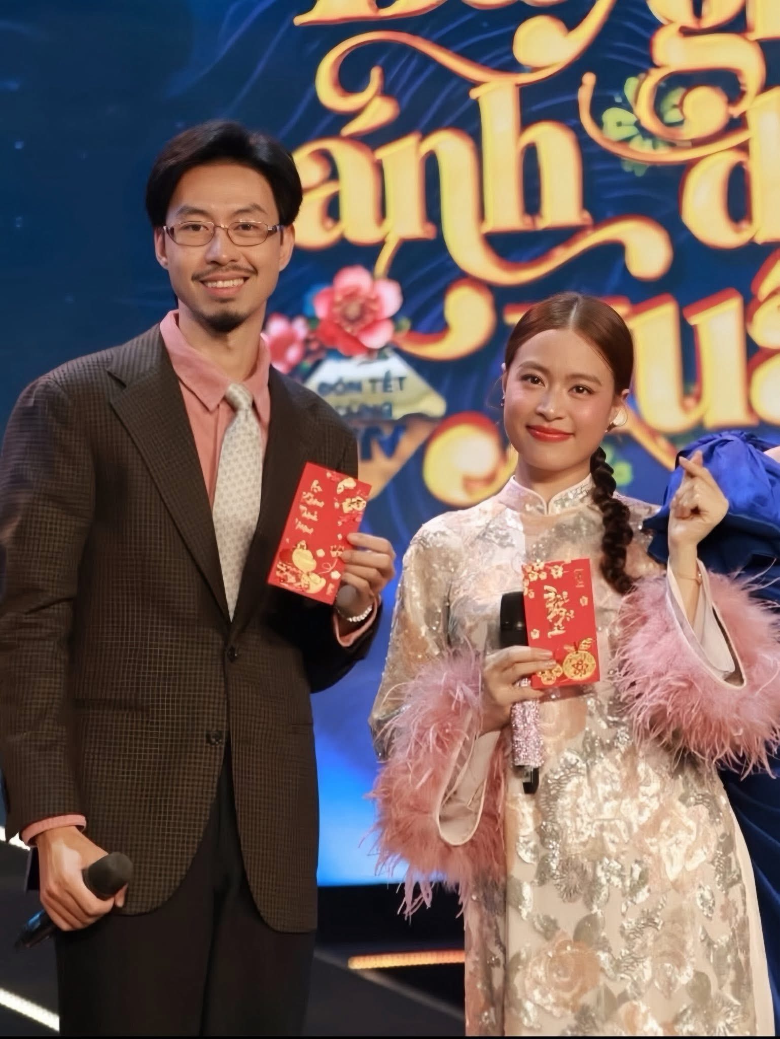 Nữ ca sĩ biểu diễn 8 sự kiện tầm cỡ quốc gia: Đắt show bậc nhất m&ugrave;a Tết, được c&aacute;c cơ quan ban ng&agrave;nh ghi nhận- Ảnh 3.