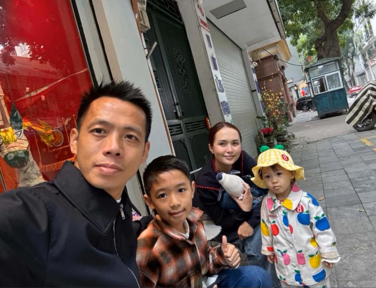 Văn Quyết với c&aacute;i Tết cực dị b&ecirc;n vợ l&agrave; &aacute;i nữ cựu chủ tịch CLB S&agrave;i G&ograve;n- Ảnh 1.