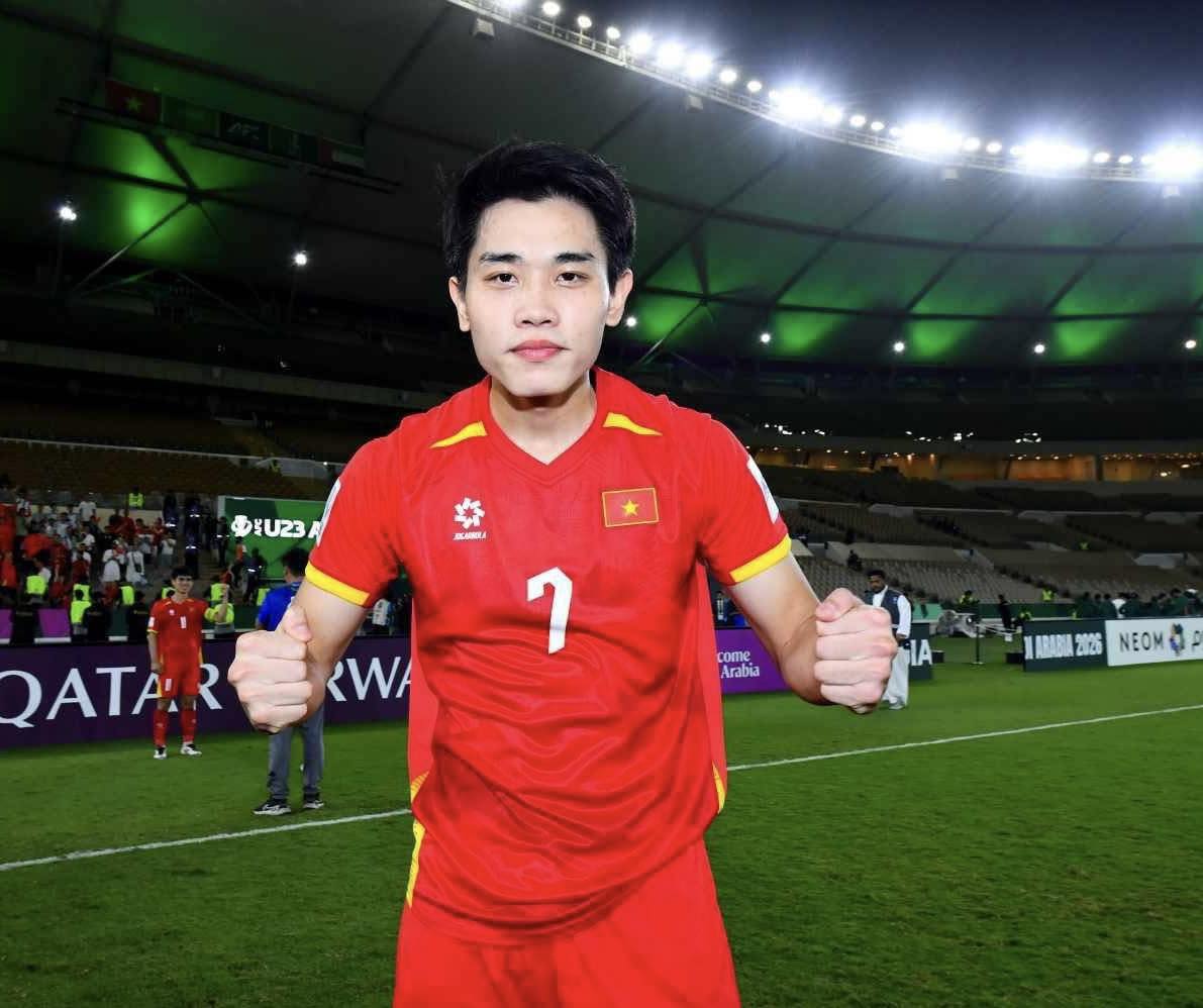 Văn To&agrave;n: Đ&igrave;nh Bắc qu&aacute; giỏi so với tuổi của cậu ấy, m&igrave;nh ghen tị v&igrave; thời trẻ m&igrave;nh kh&ocirc;ng được như thế!- Ảnh 2.