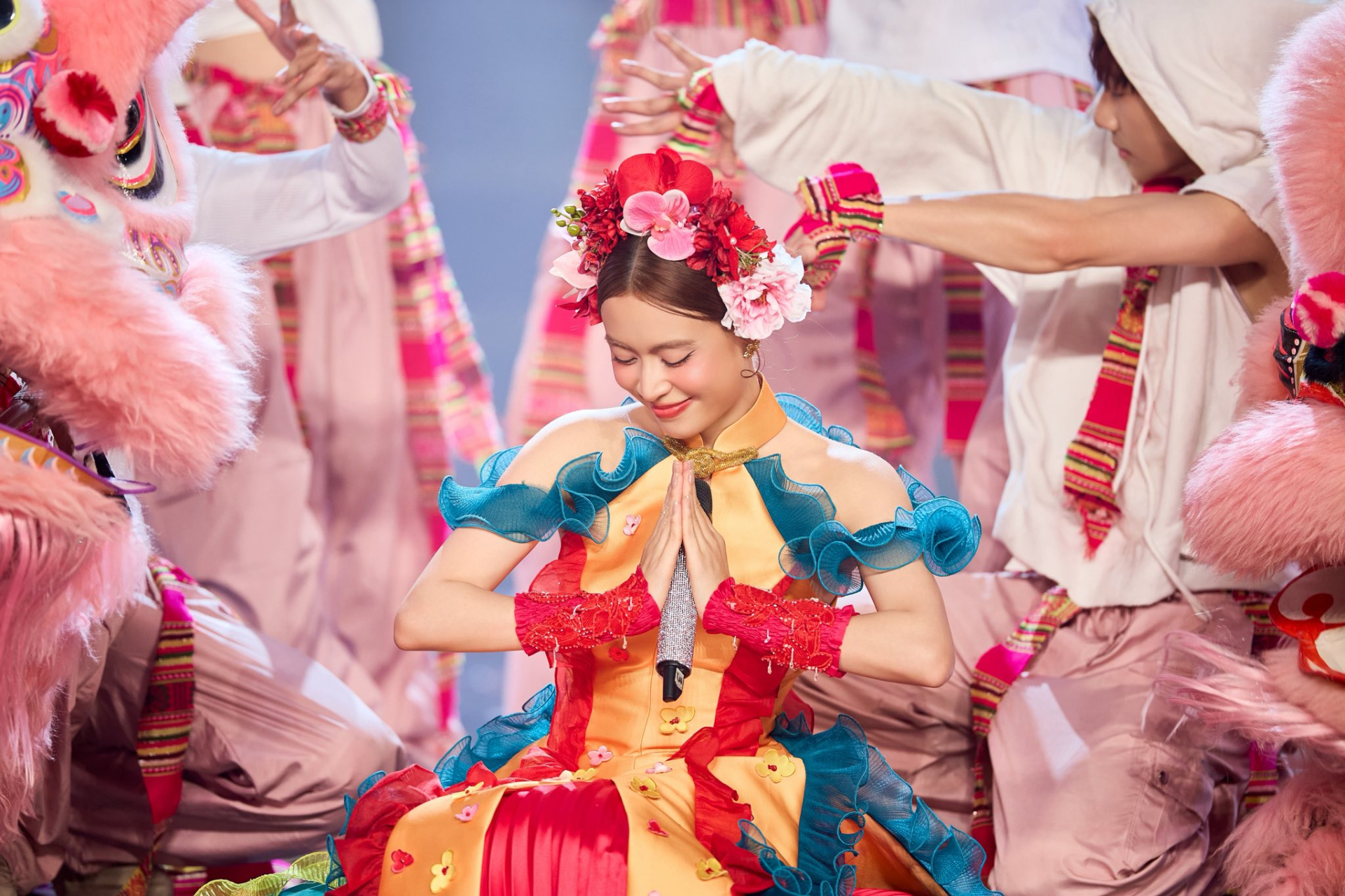 Nữ ca sĩ biểu diễn 8 sự kiện tầm cỡ quốc gia: Đắt show bậc nhất m&ugrave;a Tết, được c&aacute;c cơ quan ban ng&agrave;nh ghi nhận- Ảnh 1.