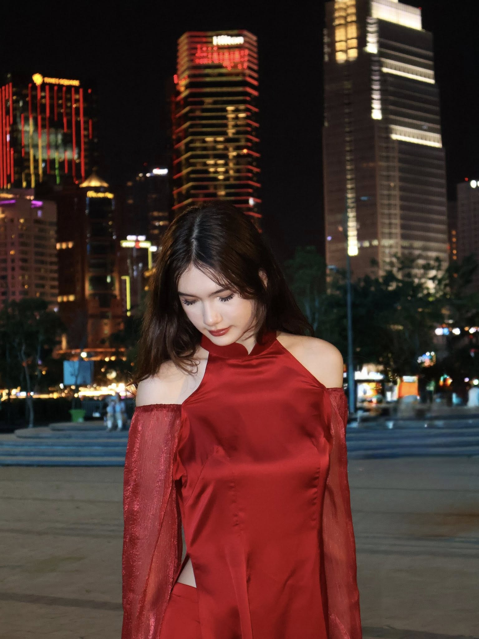 Em g&aacute;i thủ m&ocirc;n L&acirc;m T&acirc;y 19 tuổi cao gần 1m80 g&acirc;y sốt với &aacute;o d&agrave;i ng&agrave;y Tết, visual lai T&acirc;y c&agrave;ng ngắm c&agrave;ng "cuốn"- Ảnh 1.