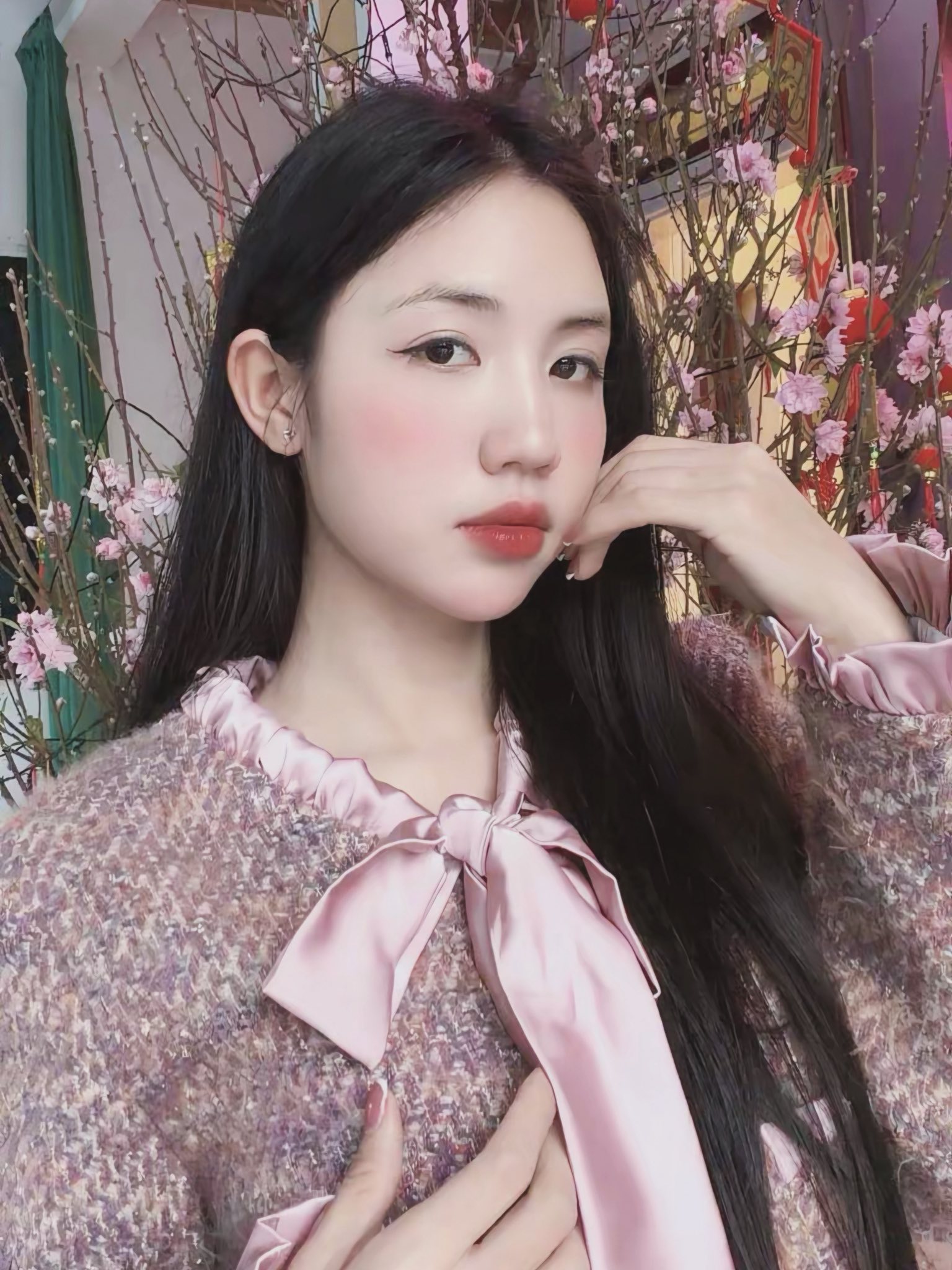 Hotgirl b&oacute;ng đ&aacute; Trần Thị Duy&ecirc;n khoe visual xinh đẹp, g&acirc;y sốt ng&agrave;y Tết: &ldquo;Ch&agrave;o Ba, con l&ecirc;n đường đi l&agrave;m nhiệm vụ Quốc gia&rdquo;- Ảnh 2.