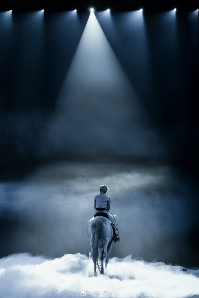 Concert không sân khấu đầu tiên của showbiz: "Cậu bé vàng" cưỡi ngựa đẹp như cổ tích, thua bạch mã hoàng tử đúng cái tên- Ảnh 5.