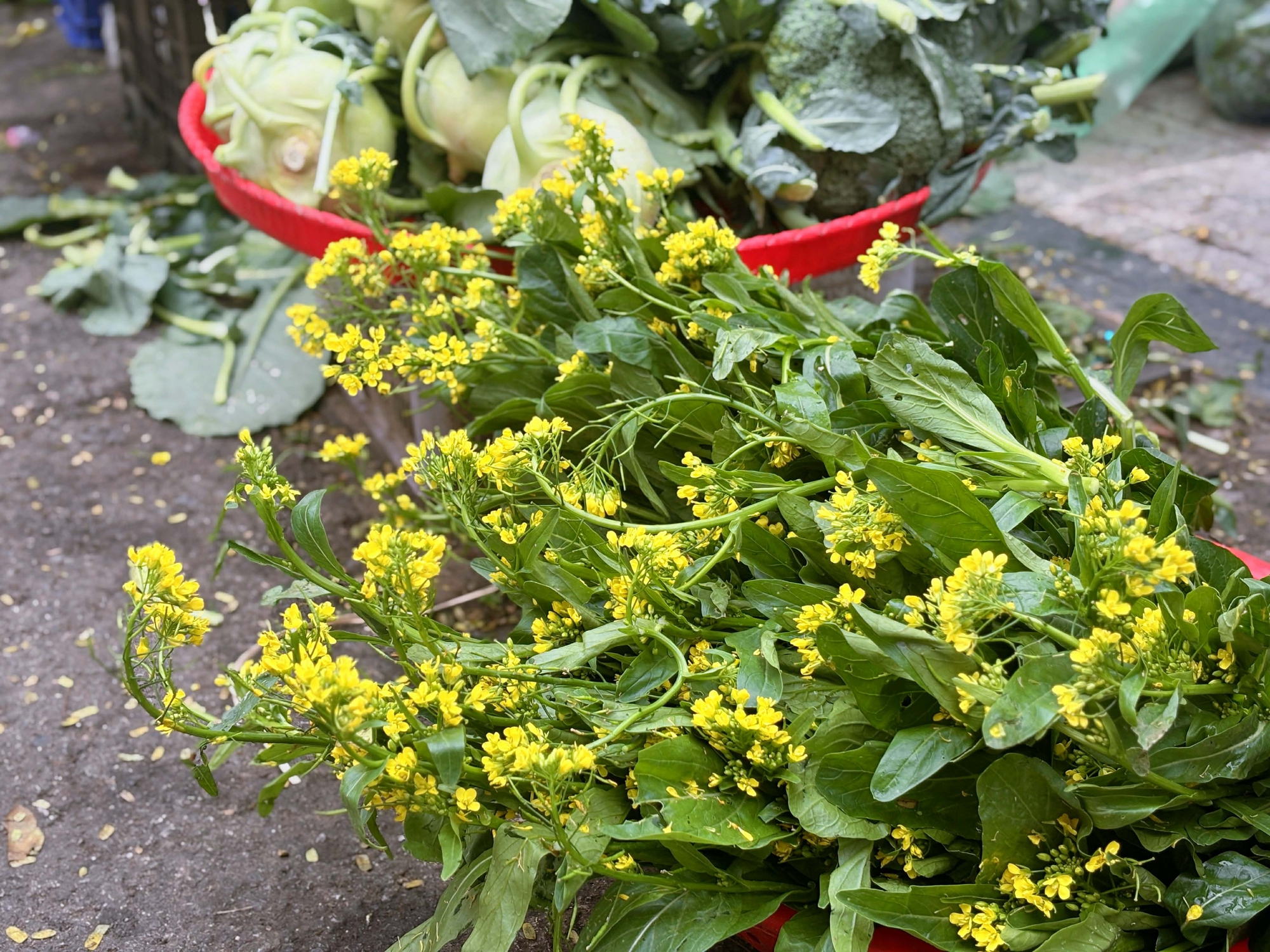 Đi chợ những ngày đầu tiên của năm: Không thiếu thứ gì, bún - phở - rau xanh đắt hàng- Ảnh 3. Đi chợ những ngày đầu tiên của năm: Không thiếu thứ gì, bún - phở - rau xanh đắt hàng- Ảnh 3.