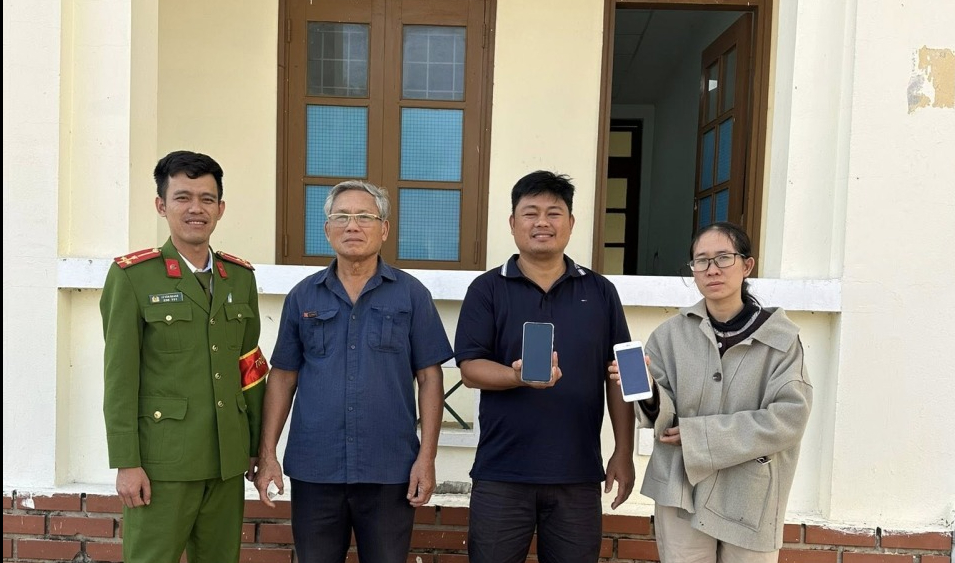 T&agrave;i khoản bỗng nhận &ldquo;số tiền lạ&rdquo;, người đ&agrave;n &ocirc;ng liền b&aacute;o c&ocirc;ng an- Ảnh 1.