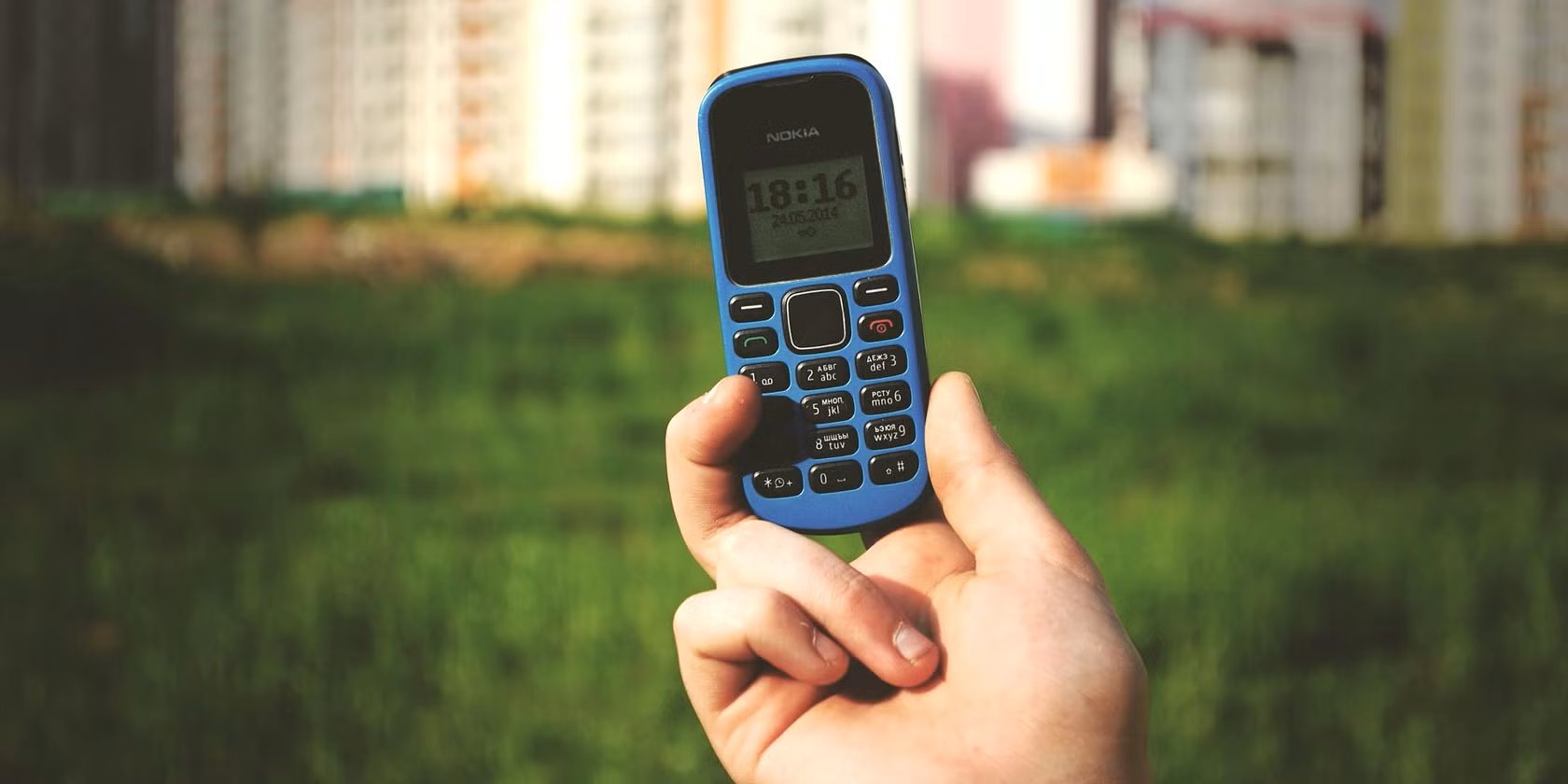 D&ugrave;ng iPhone sang chảnh m&agrave; l&uacute;c n&agrave;o t&ocirc;i cũng mang theo một chiếc điện thoại "cục gạch": Tất cả v&igrave; l&yacute; do n&agrave;y- Ảnh 3.