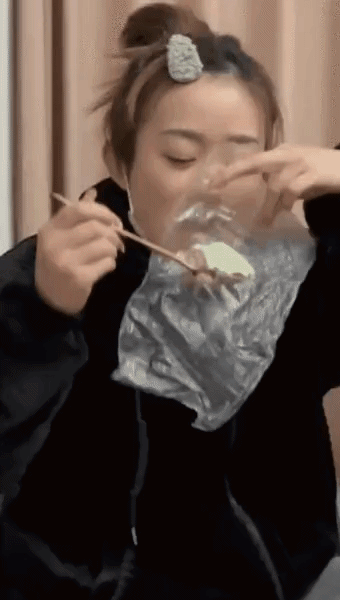 Kh&oacute; tin: Giới trẻ thời nay cuồng giảm c&acirc;n tới mức chỉ nhai nilon m&agrave; sống- Ảnh 3.