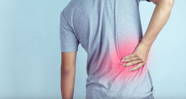 3 th&oacute;i quen xấu ng&agrave;y Tết g&acirc;y đau lưng- Ảnh 1.