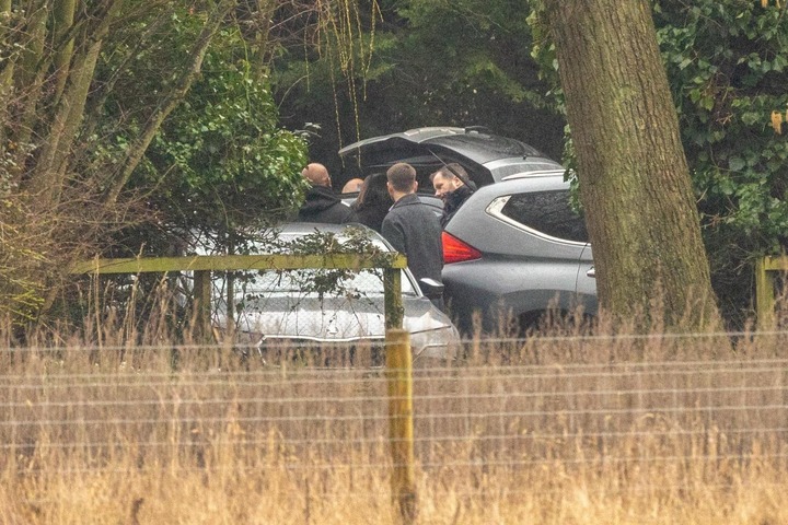 Em trai vua Charles, cựu ho&agrave;ng tử Anh Andrew bị bắt- Ảnh 1.