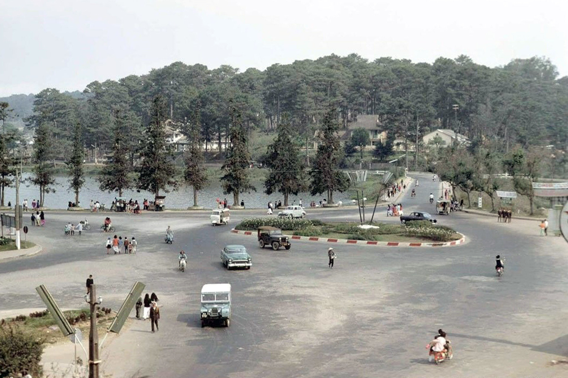 Ảnh độc đ&aacute;o Đ&agrave; Lạt hơn nửa thế kỷ trước v&agrave; đầu năm B&iacute;nh Ngọ 2026- Ảnh 11.