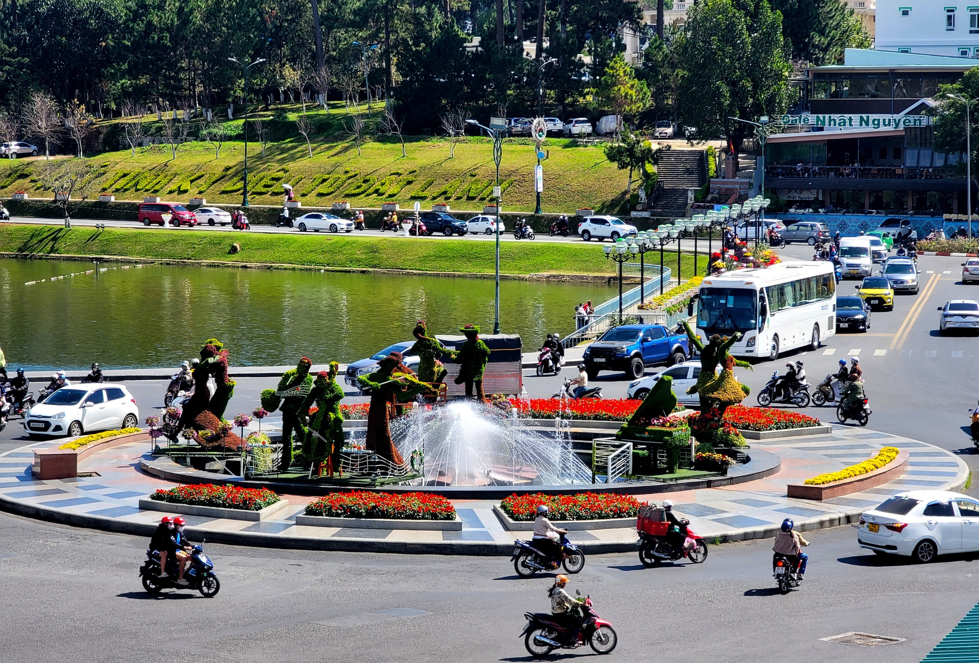 Ảnh độc đ&aacute;o Đ&agrave; Lạt hơn nửa thế kỷ trước v&agrave; đầu năm B&iacute;nh Ngọ 2026- Ảnh 12.