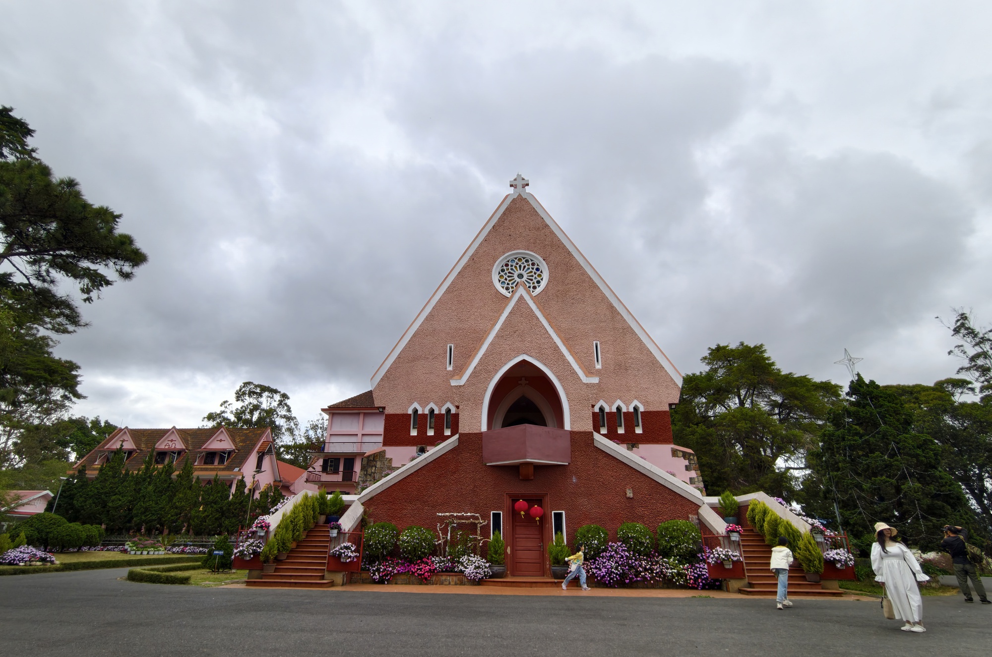 Ảnh độc đ&aacute;o Đ&agrave; Lạt hơn nửa thế kỷ trước v&agrave; đầu năm B&iacute;nh Ngọ 2026- Ảnh 19.