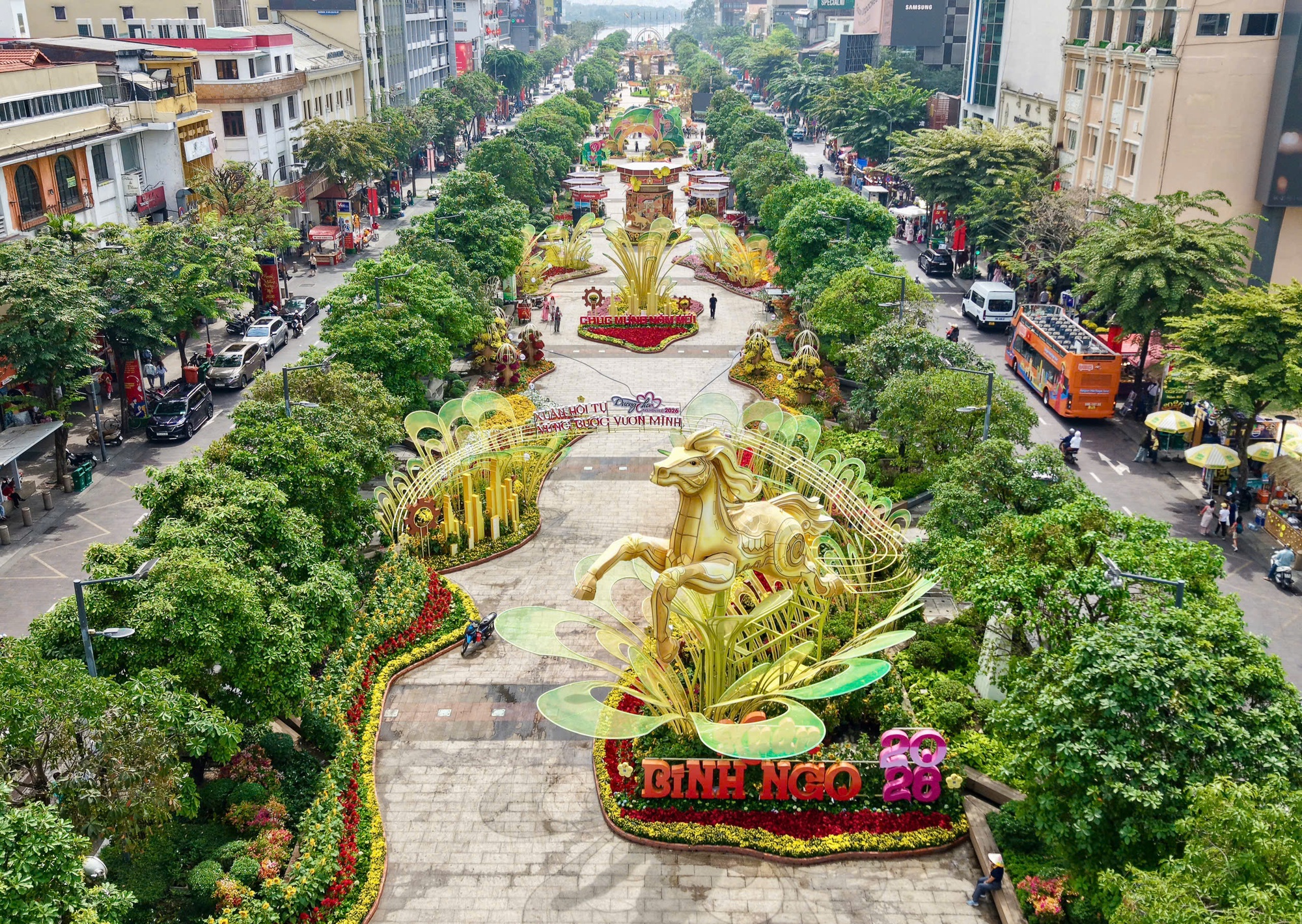 Cảnh tượng ngay l&uacute;c n&agrave;y tại khu đất giữa trung t&acirc;m TP.HCM: Nhiều người kh&ocirc;ng tin v&agrave;o mắt m&igrave;nh- Ảnh 7.
