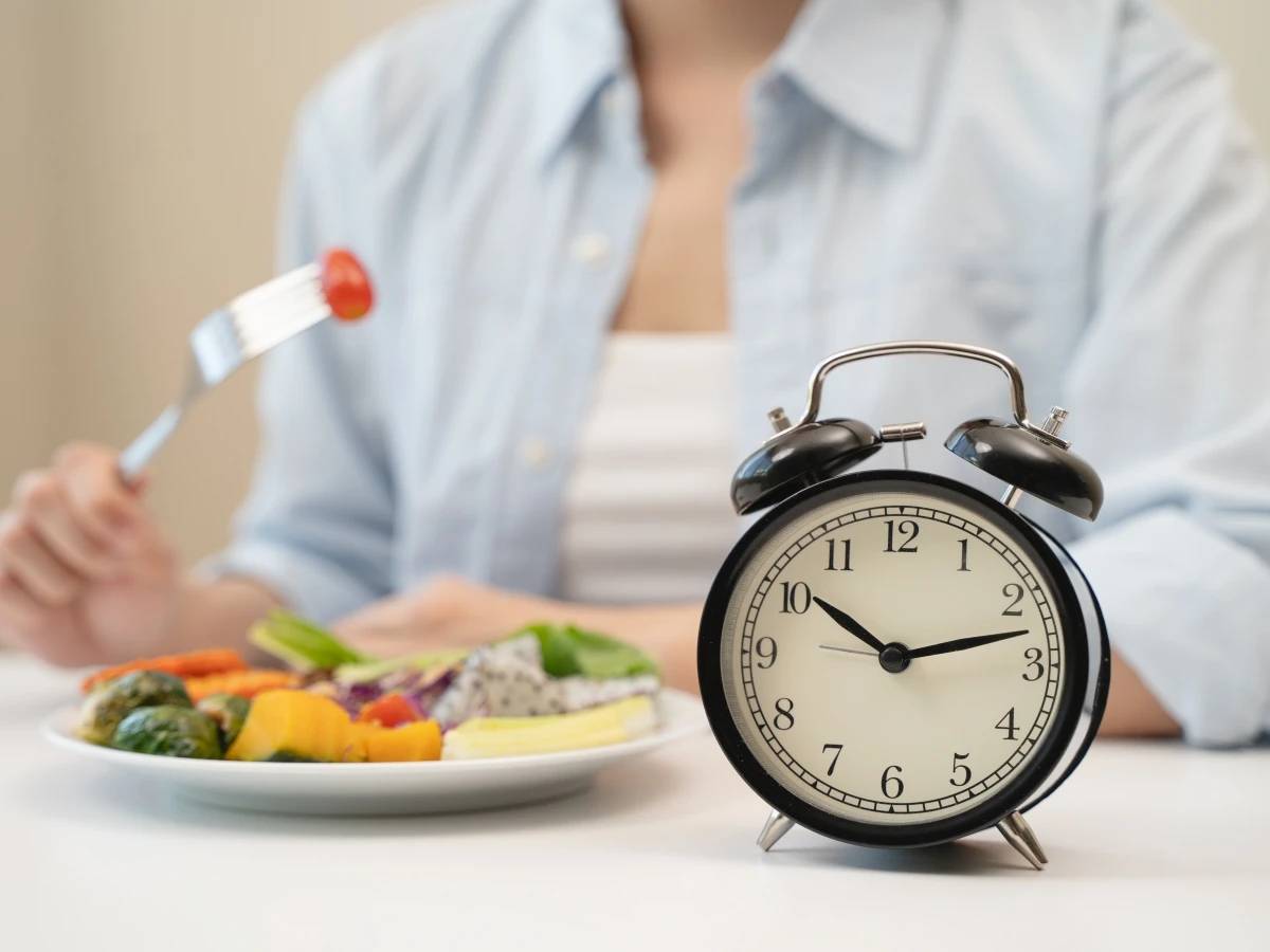 U40 vẫn rạng rỡ, v&oacute;c d&aacute;ng săn chắc: Ella Trần Gia Hoa tiết lộ bữa s&aacute;ng giảm c&acirc;n cực đơn giản nhưng hiệu quả bất ngờ- Ảnh 2.