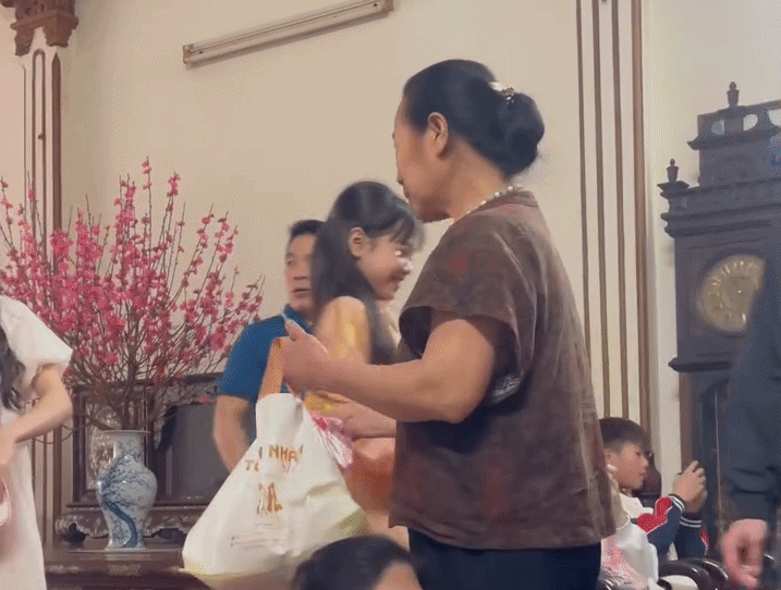 Bà ngoại lì xì cho mỗi cháu một bọc tiền to ở Bắc Ninh: Hé lộ ý nghĩa đặc biệt- Ảnh 2.