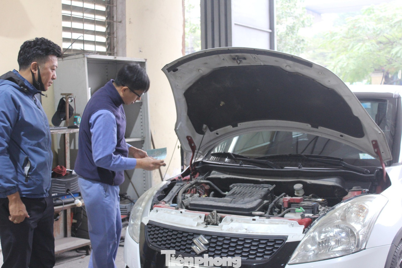 Siết kiểm định kh&iacute; thải sau Tết, chủ xe cần chuẩn bị g&igrave;?- Ảnh 1.