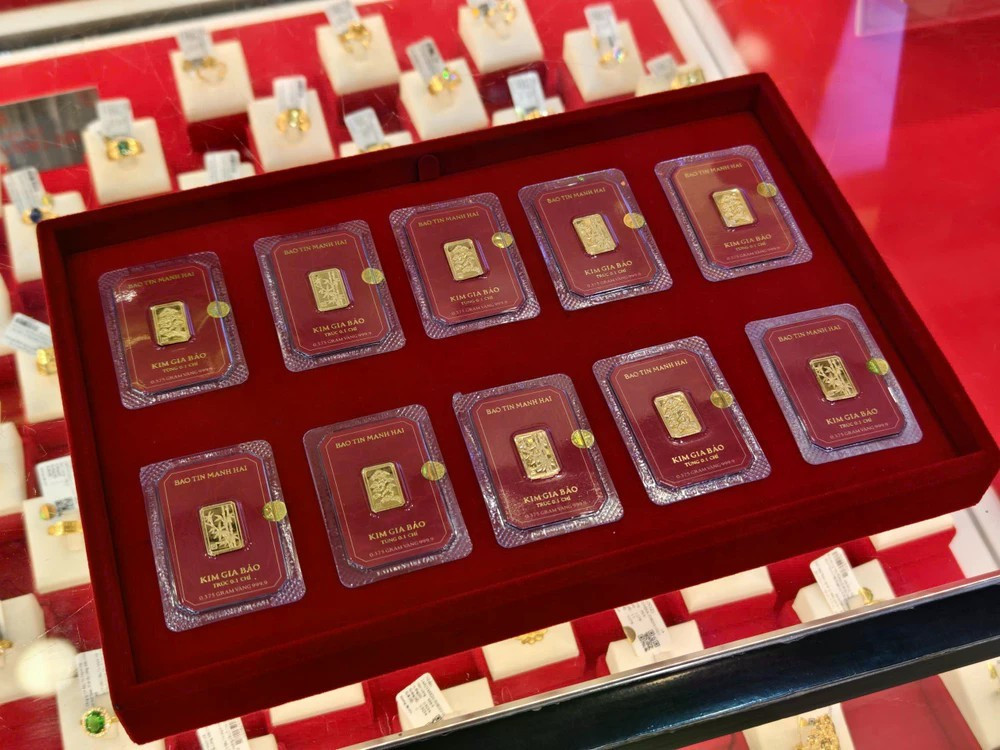 L&igrave; x&igrave; v&agrave;ng, tiền in h&igrave;nh ngựa 'l&ecirc;n ng&ocirc;i'- Ảnh 1.