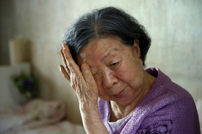 Trong tiếng Việt, từ "đợi chờ" và "chờ đợi" tưởng như một mà hóa ra khác: Chỉ đảo một chữ, cảm xúc đã rẽ sang hai hướng- Ảnh 1.