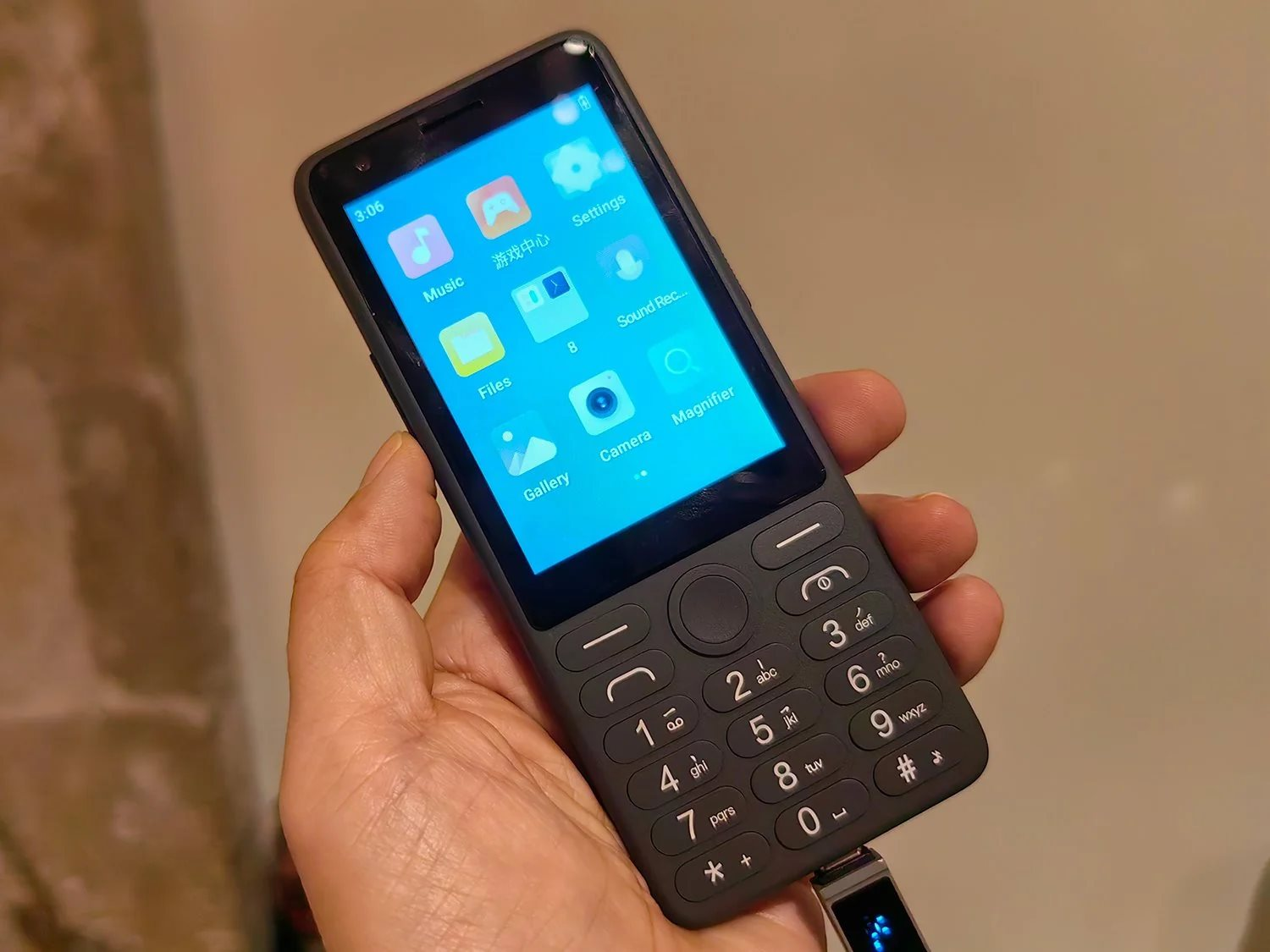 D&ugrave;ng iPhone sang chảnh m&agrave; l&uacute;c n&agrave;o t&ocirc;i cũng mang theo một chiếc điện thoại "cục gạch": Tất cả v&igrave; l&yacute; do n&agrave;y- Ảnh 4.