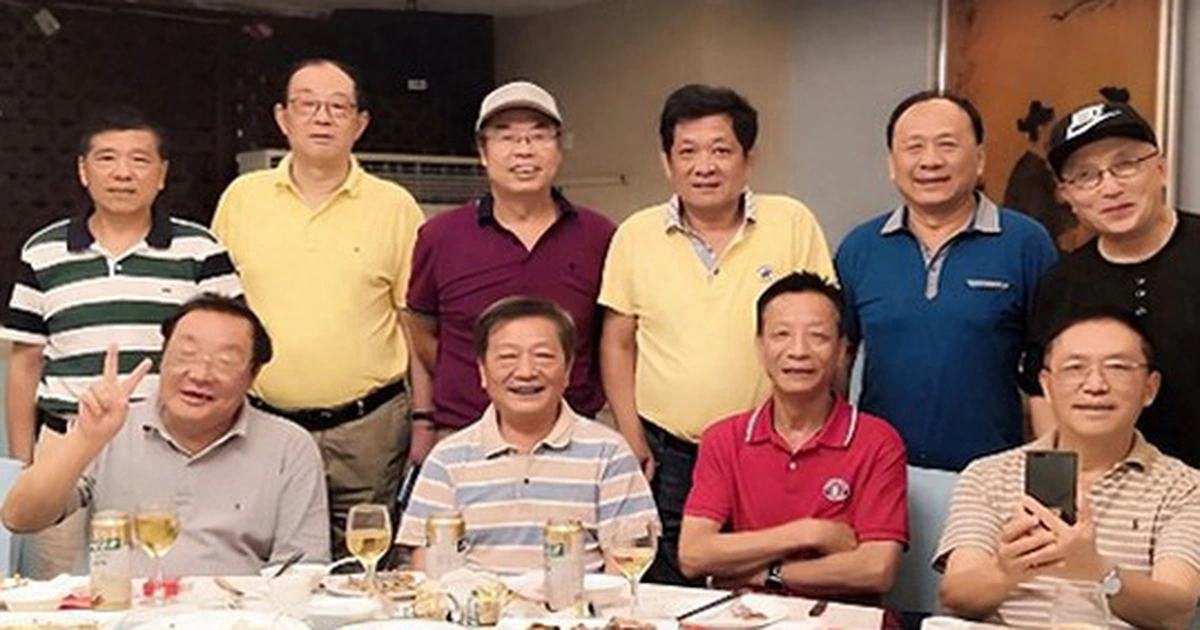 Rủ nhau đi thăm thầy c&ocirc; sau 20 năm ra trường: "T&ocirc;i sững người khi kh&ocirc;ng ai nhận ra m&igrave;nh, c&agrave;ng nghe c&agrave;ng thấy l&ograve;ng đắng ch&aacute;t"- Ảnh 1.