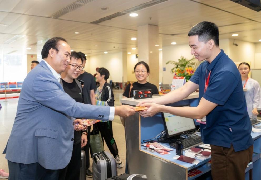 Ngày đầu xuân Bính Ngọ, những chuyến bay Vietjet mang theo lời chúc năm mới tốt lành- Ảnh 4. Ngày đầu xuân Bính Ngọ, những chuyến bay Vietjet mang theo lời chúc năm mới tốt lành- Ảnh 4.