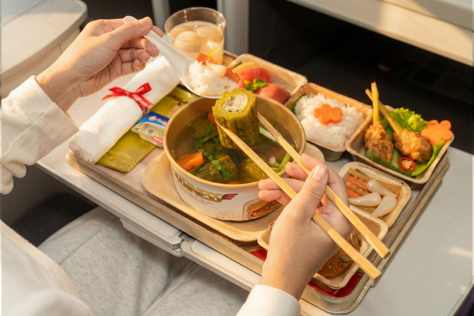 Ngày đầu xuân Bính Ngọ, những chuyến bay Vietjet mang theo lời chúc năm mới tốt lành- Ảnh 6. Ngày đầu xuân Bính Ngọ, những chuyến bay Vietjet mang theo lời chúc năm mới tốt lành- Ảnh 6.