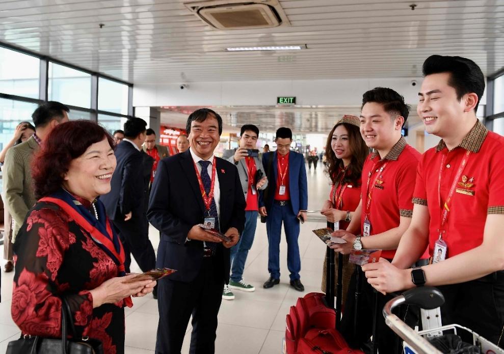 Ngày đầu xuân Bính Ngọ, những chuyến bay Vietjet mang theo lời chúc năm mới tốt lành- Ảnh 7. Ngày đầu xuân Bính Ngọ, những chuyến bay Vietjet mang theo lời chúc năm mới tốt lành- Ảnh 7.