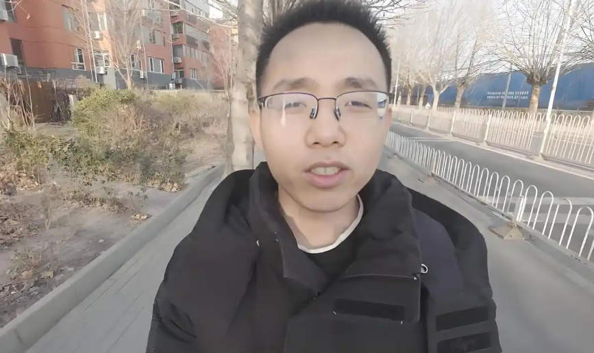 Ph&aacute;t hiện 1 thạc sĩ &ldquo;g&aacute;c bằng&rdquo; đi l&agrave;m c&ocirc;ng nh&acirc;n vệ sinh, nhận lương 11 triệu đồng/th&aacute;ng- Ảnh 2.