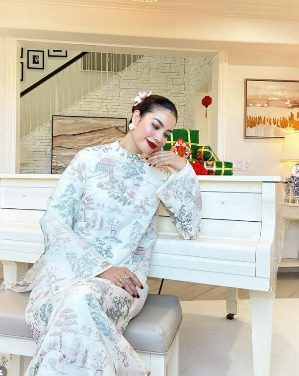 Phạm Hương đ&oacute;n Tết vắng b&oacute;ng chồng doanh nh&acirc;n- Ảnh 3.