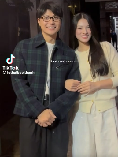 Diễn vi&ecirc;n Thanh Sơn đang hẹn h&ograve; với Hoa kh&ocirc;i k&eacute;m 15 tuổi?- Ảnh 6.