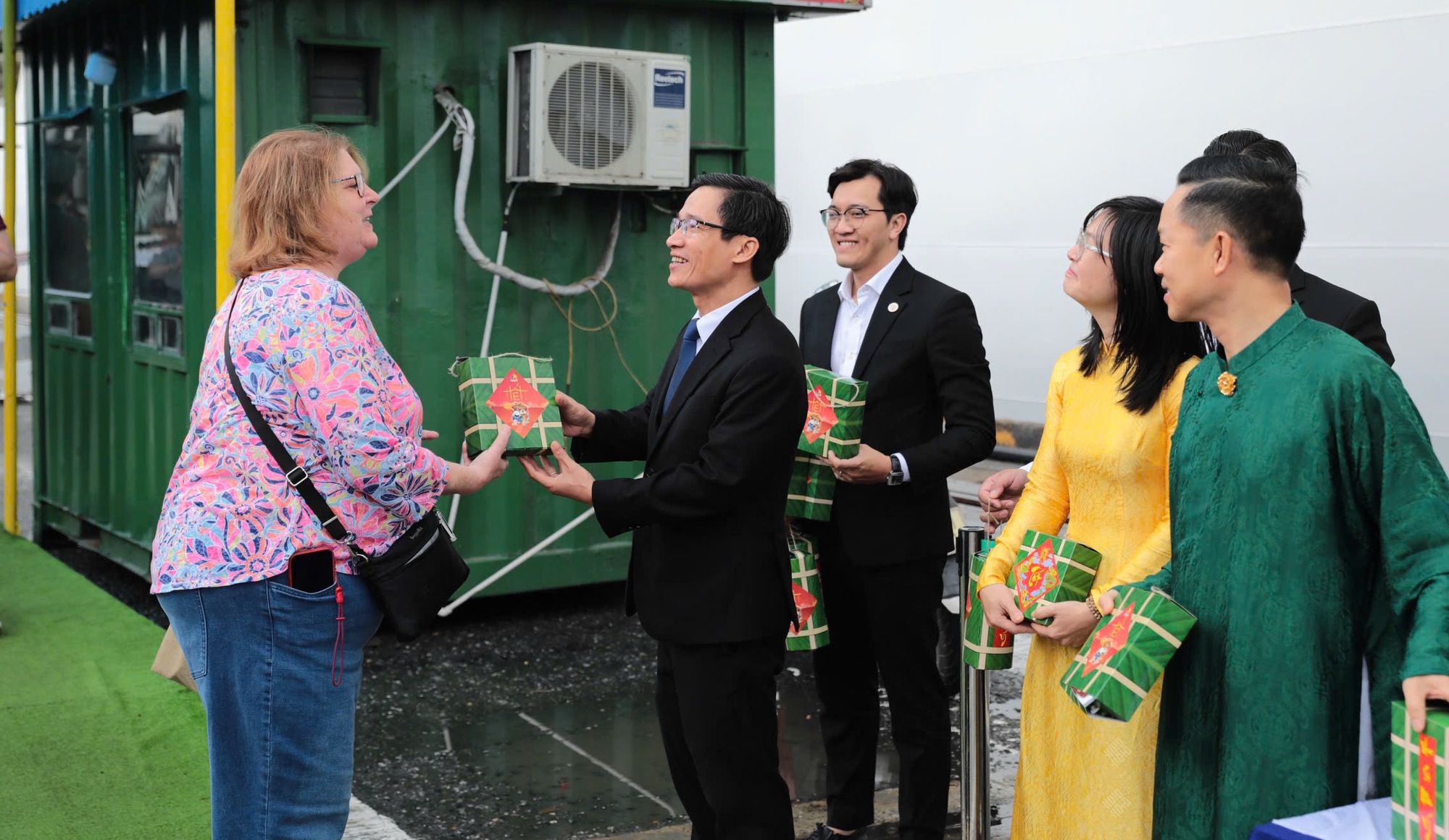 H&igrave;nh ảnh t&agrave;u du lịch hạng sang đưa gần 600 kh&aacute;ch &ldquo;x&ocirc;ng đất&rdquo; Đ&agrave; Nẵng- Ảnh 2.