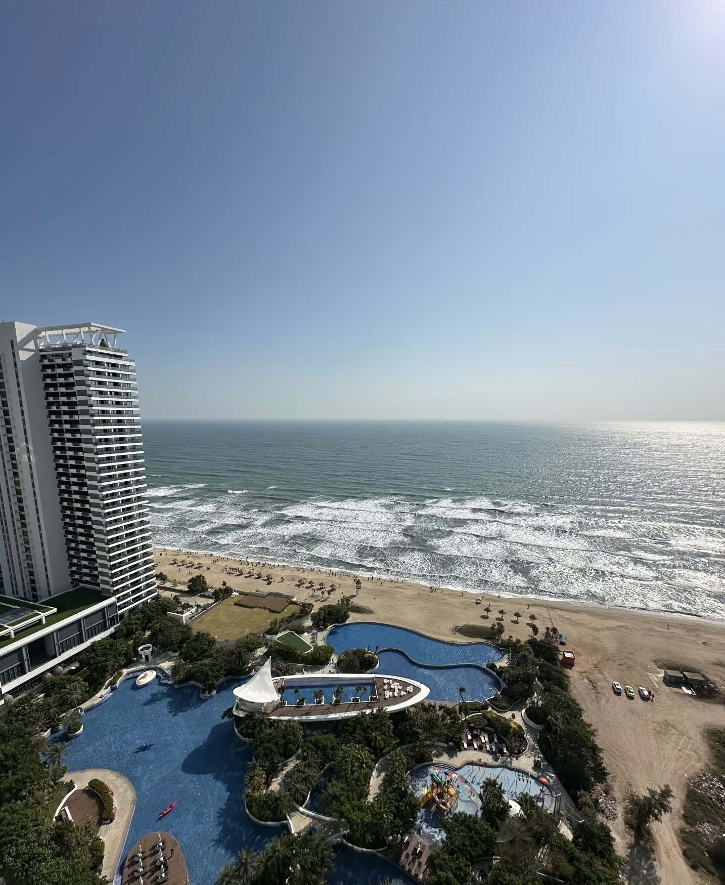 Rủ nhau v&agrave;o kh&aacute;ch sạn ăn Tết, nằm từ giao thừa đến M&ugrave;ng 3 mới về nh&agrave; cho "sướng th&acirc;n"- Ảnh 5.