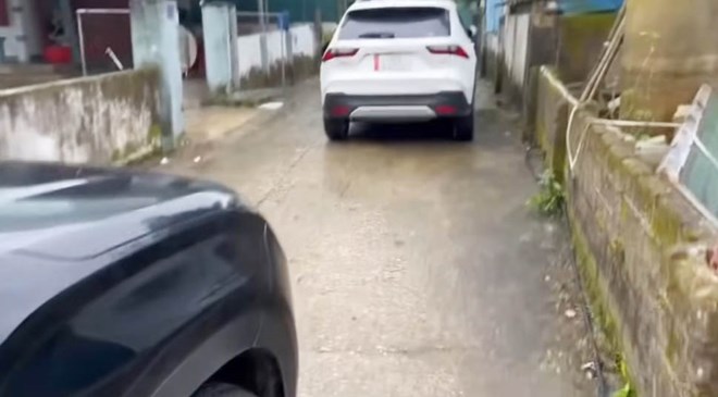 Vụ t&agrave;i xế đỗ xe &ldquo;kh&oacute;a đu&ocirc;i&rdquo;, th&aacute;ch thức &ldquo;đỗ đến mai&rdquo; ở H&agrave; Tĩnh: Luật sư ph&acirc;n t&iacute;ch tr&aacute;ch nhiệm ph&aacute;p l&yacute;- Ảnh 1.