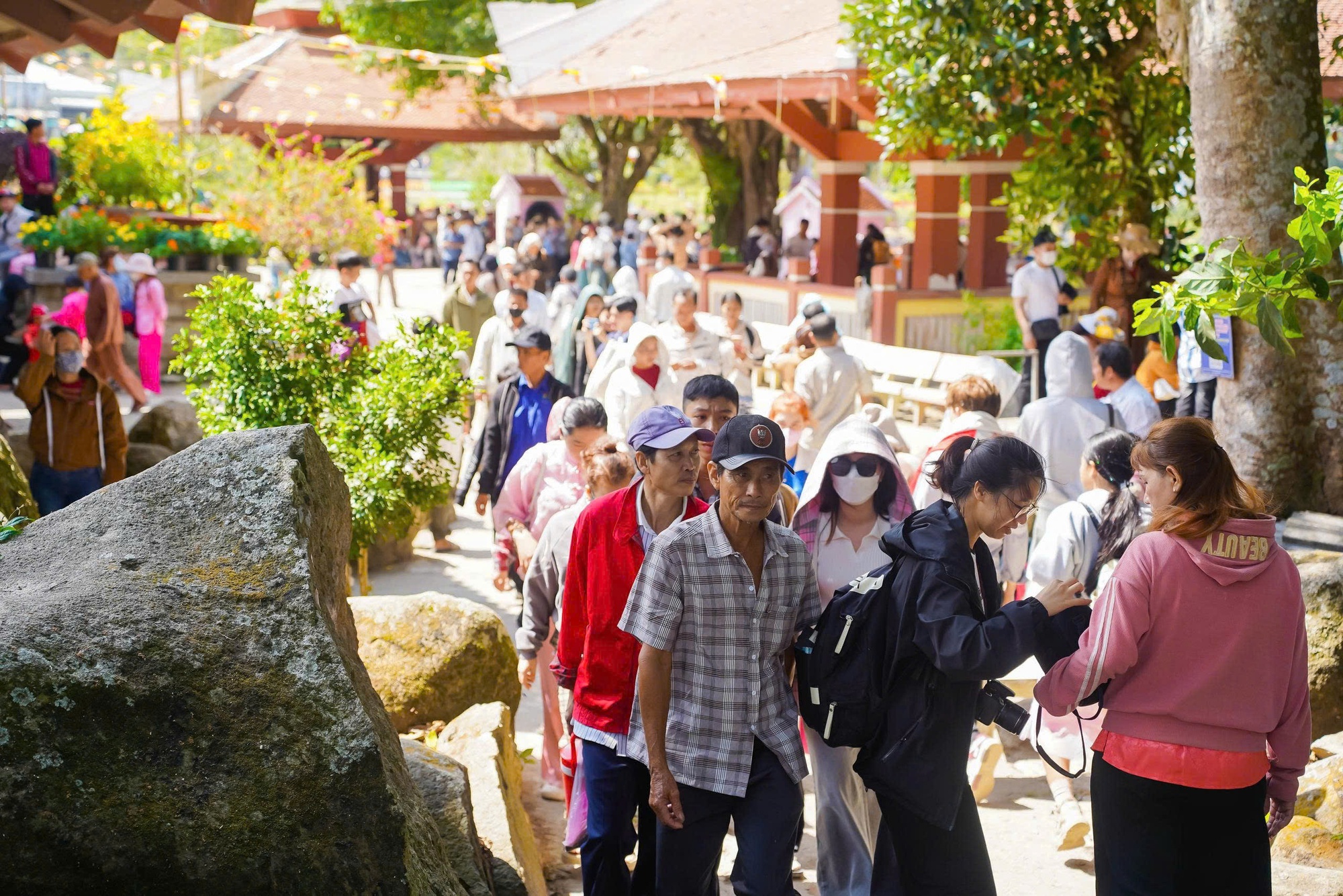 Bất ngờ lượng kh&aacute;ch du xu&acirc;n v&ugrave;ng Bảy N&uacute;i v&agrave; Ph&uacute; Quốc- Ảnh 8.