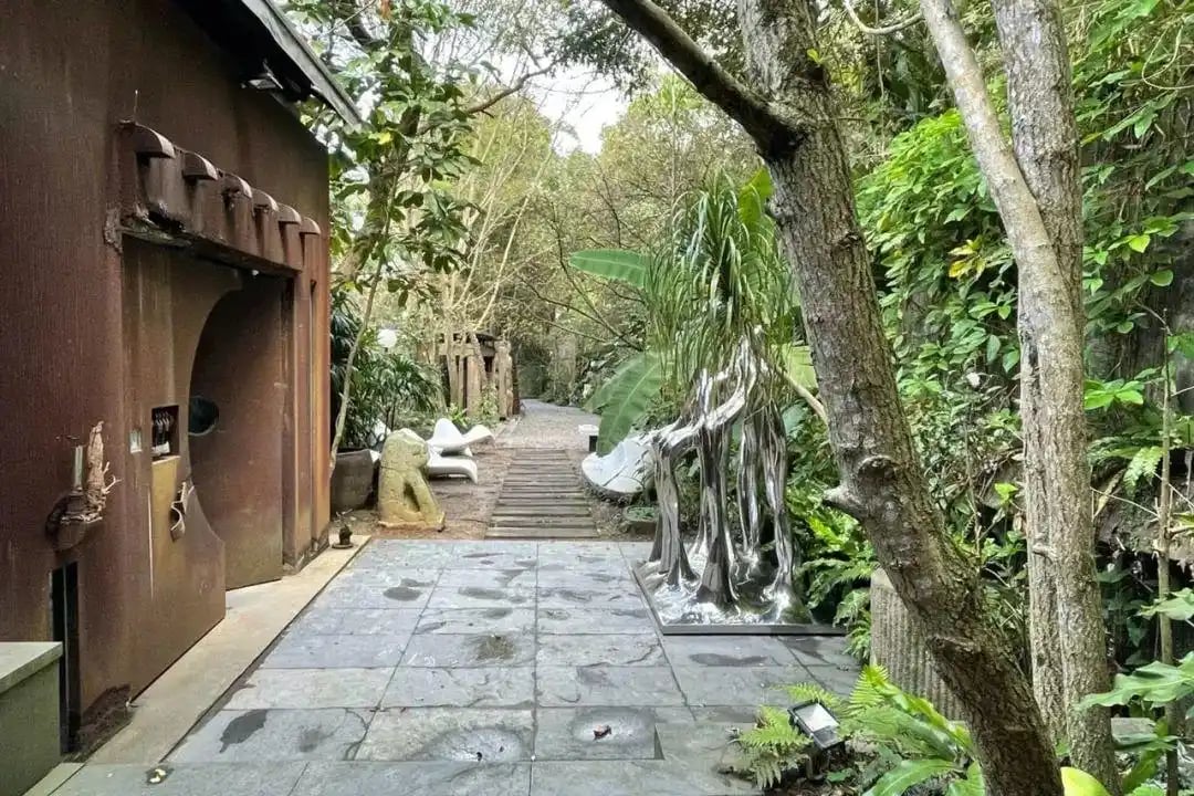 Người đàn ông chi hơn 82 tỷ đồng cải tạo mảnh đất 4.000m2 thành nơi nghỉ hưu “độc nhất vô nhị”: “Tôi đã mua nhiều mảnh đất khác trước khi chọn ở đây”- Ảnh 3. Người đàn ông chi hơn 82 tỷ đồng cải tạo mảnh đất 4.000m2 thành nơi nghỉ hưu “độc nhất vô nhị”: “Tôi đã mua nhiều mảnh đất khác trước khi chọn ở đây”- Ảnh 3.