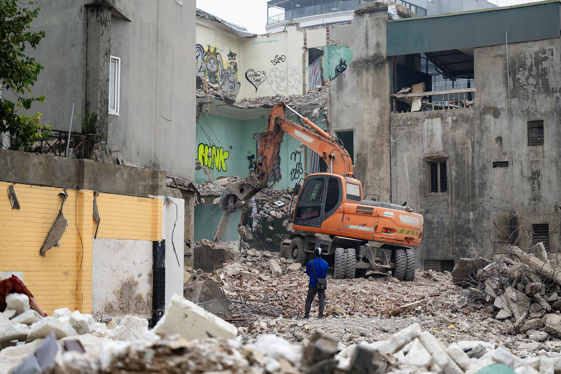 Toàn cảnh người dân Hà Nội tất bật bàn giao mặt bằng đoạn Vành đai 2,5 qua Cầu Giấy- Ảnh 1. Toàn cảnh người dân Hà Nội tất bật bàn giao mặt bằng đoạn Vành đai 2,5 qua Cầu Giấy- Ảnh 1.