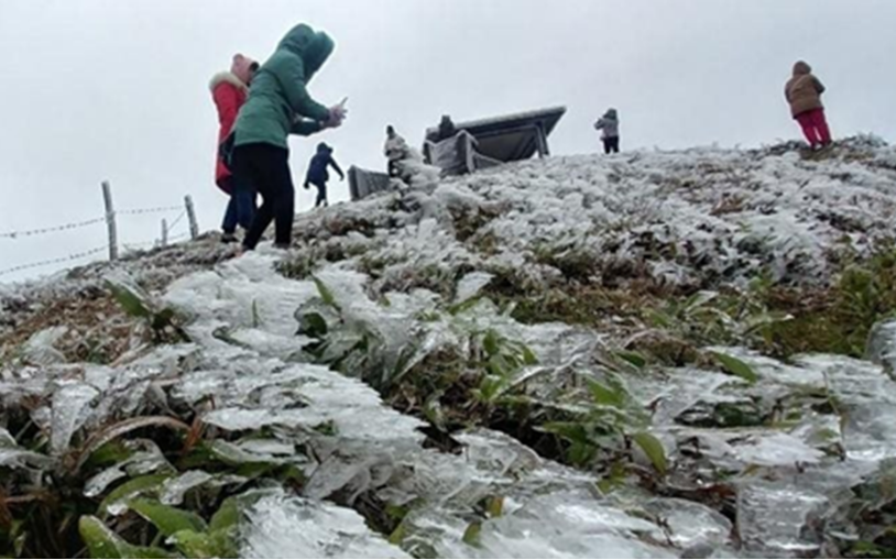 Miền Bắc tiếp tục r&eacute;t đậm, sắp đ&oacute;n đợt kh&ocirc;ng kh&iacute; lạnh tăng cường rất mạnh- Ảnh 1.