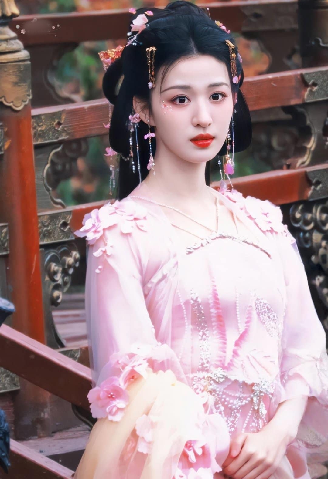 Trăm sung ng&agrave;n sướng khi phim Trung Quốc n&agrave;y chiếu: Nữ ch&iacute;nh l&agrave; kiệt t&aacute;c tạo h&oacute;a, ngắm rồi đi ngủ vẫn cười- Ảnh 3.