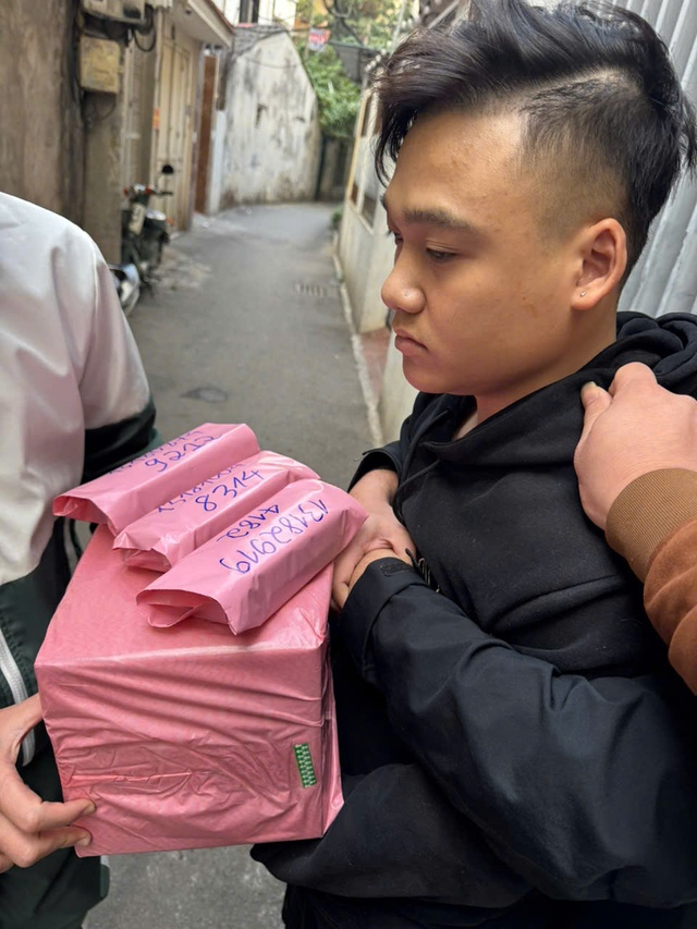 Đường d&acirc;y ma t&uacute;y n&uacute;p b&oacute;ng thuốc l&aacute; điện tử, pod chill nhắm v&agrave;o học sinh, sinh vi&ecirc;n- Ảnh 2.