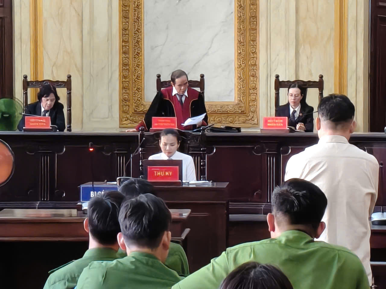 Th&aacute;i Khắc Ho&agrave;ng chiếm đoạt 32,58 tỉ đồng để trả nợ người th&acirc;n v&agrave; gửi cho con tại Mỹ- Ảnh 1.