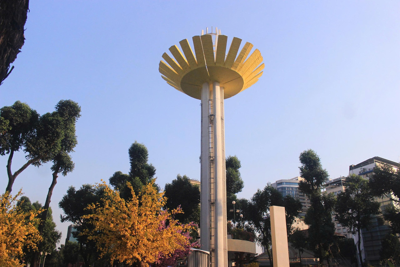 Hồ Con R&ugrave;a sơn lại m&agrave;u kh&aacute;c sau tranh c&atilde;i- Ảnh 11.