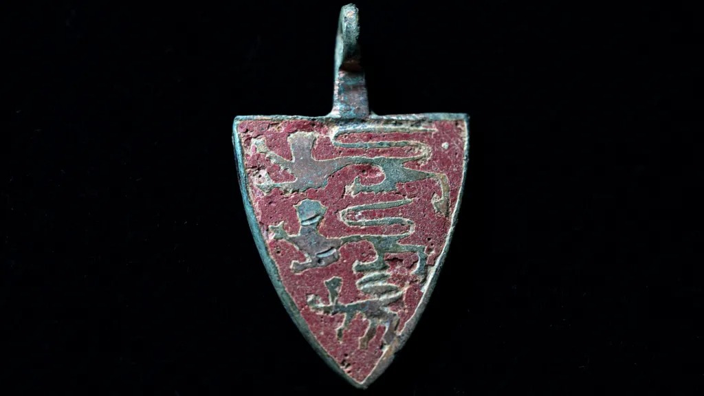 Khảo sát địa chất xây đường sắt cao tốc, phát hiện la liệt 450.000 kho báu vàng, bạc…: Giá trị vượt xa cả vật chất- Ảnh 1. Khảo sát địa chất xây đường sắt cao tốc, phát hiện la liệt 450.000 kho báu vàng, bạc…: Giá trị vượt xa cả vật chất- Ảnh 1.