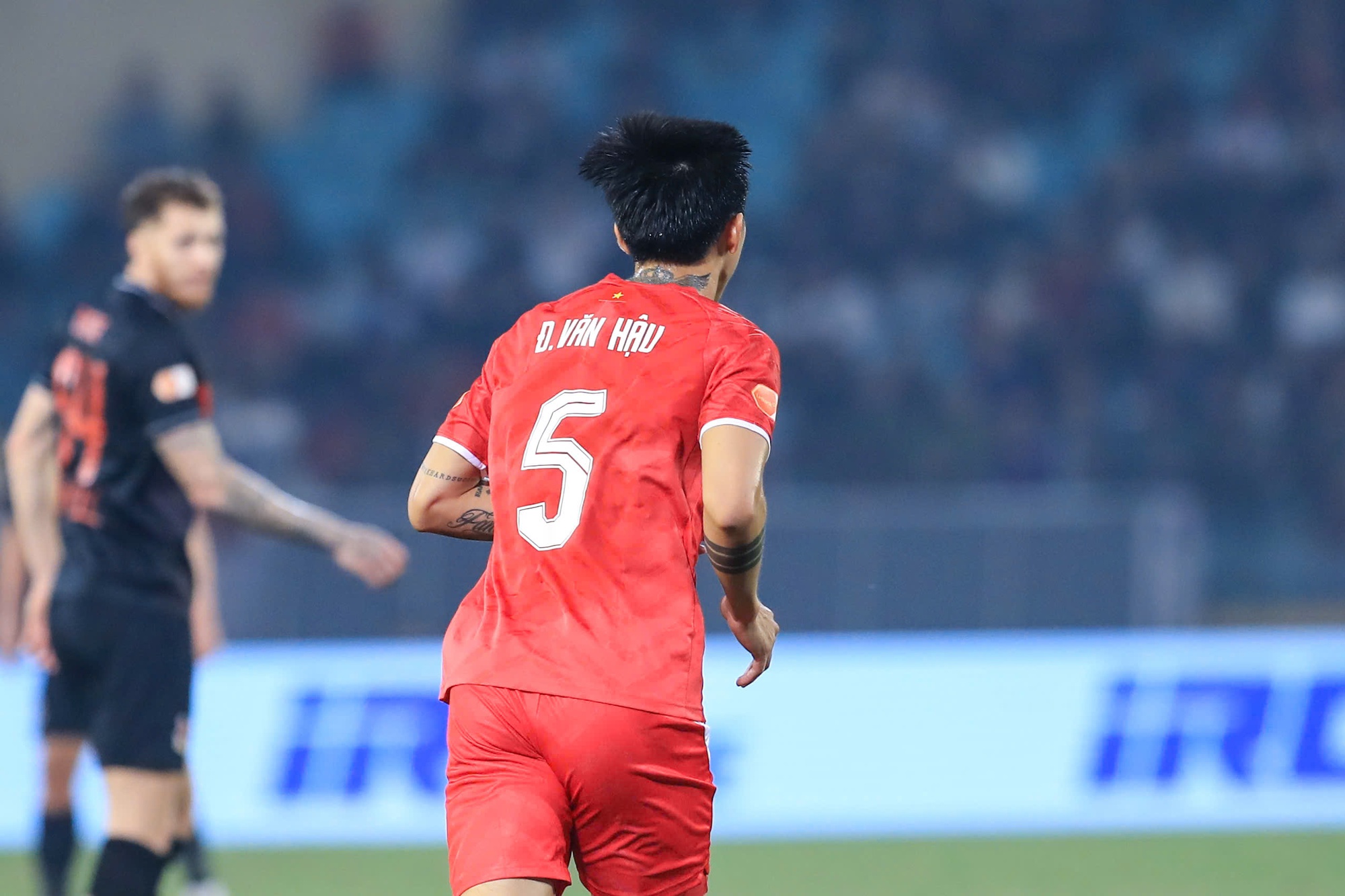 Văn Hậu chấn thương phải rời sân bằng cáng- Ảnh 9. Văn Hậu chấn thương phải rời sân bằng cáng- Ảnh 9.